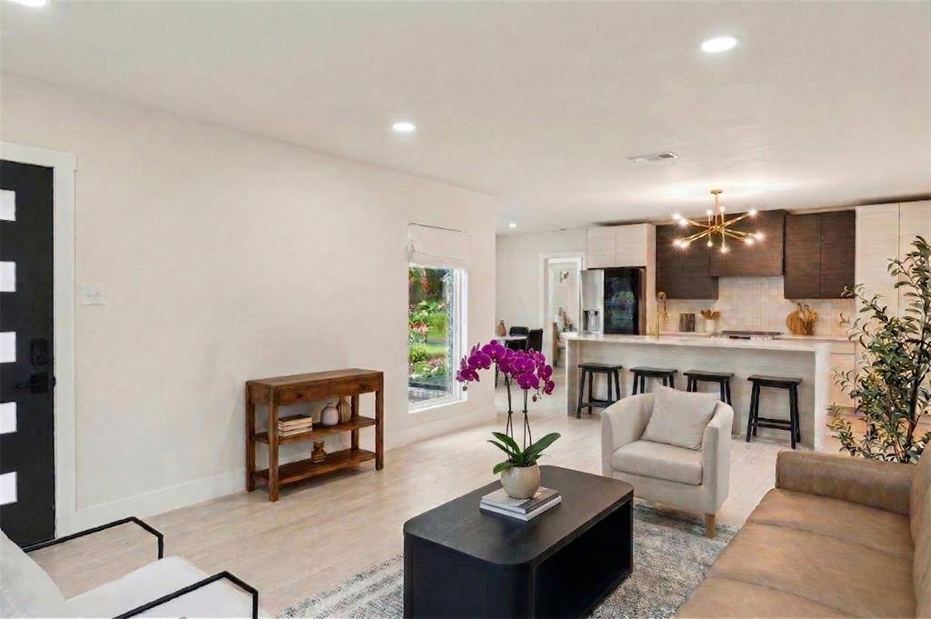 1426 Alaska Avenue, Dallas, TX 75216