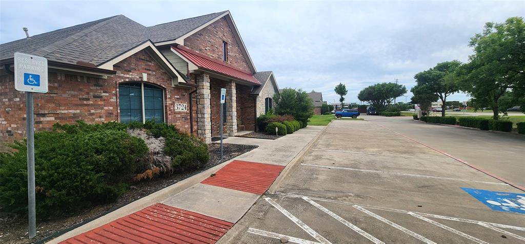 3724 Old Denton Road, Carrollton, TX 75007