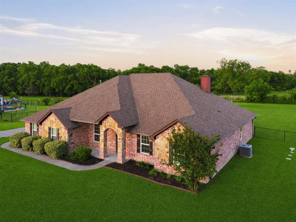 1030 Lester Burt Road, Farmersville, TX 75442