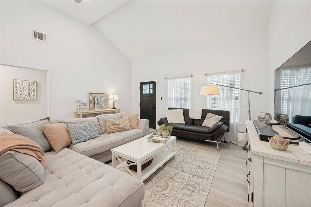 324 Hillcroft Road, Fort Worth, TX 76108