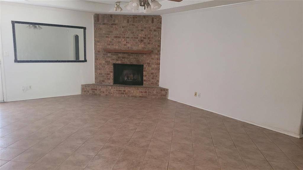 6208 Big Springs Drive, Arlington, TX 76001