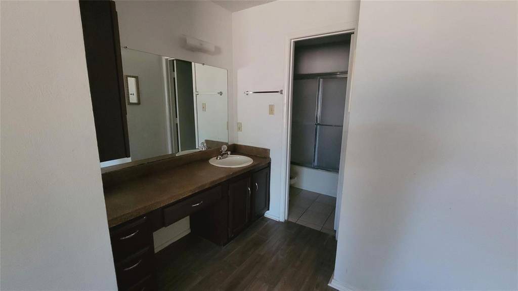 6208 Big Springs Drive, Arlington, TX 76001