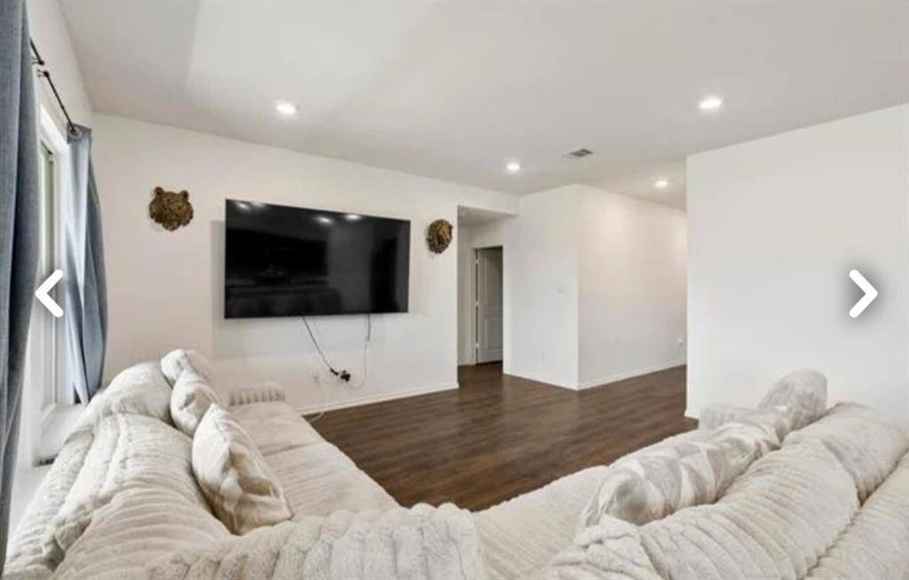 1111 FAIRBANKS Drive, Ennis, TX 75119