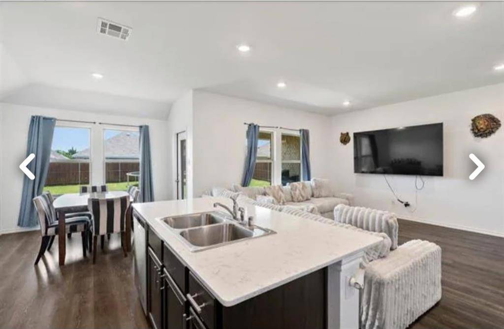 1111 FAIRBANKS Drive, Ennis, TX 75119