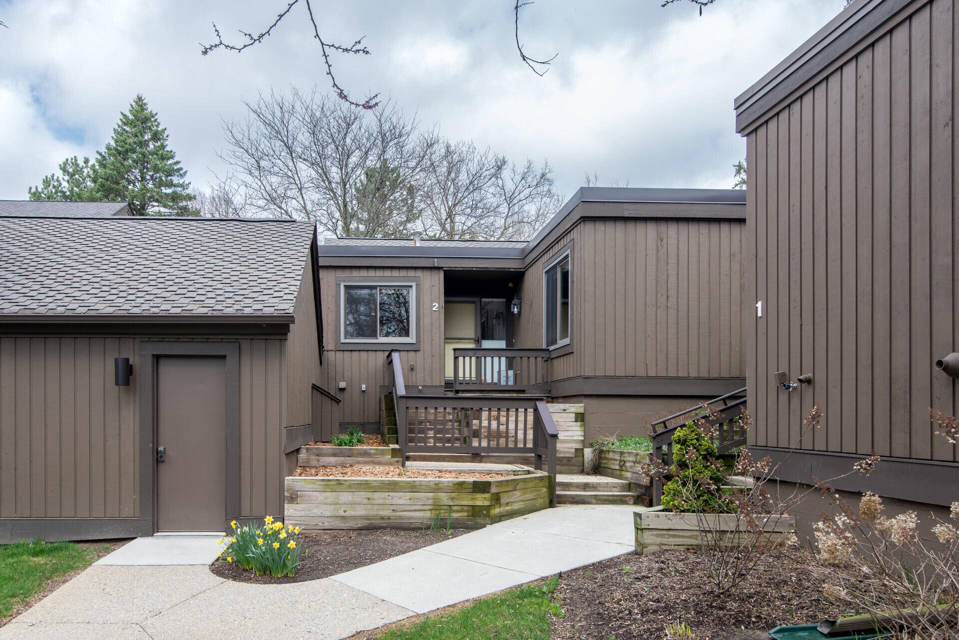 2 Northwick CT, Ann Arbor, MI 48105