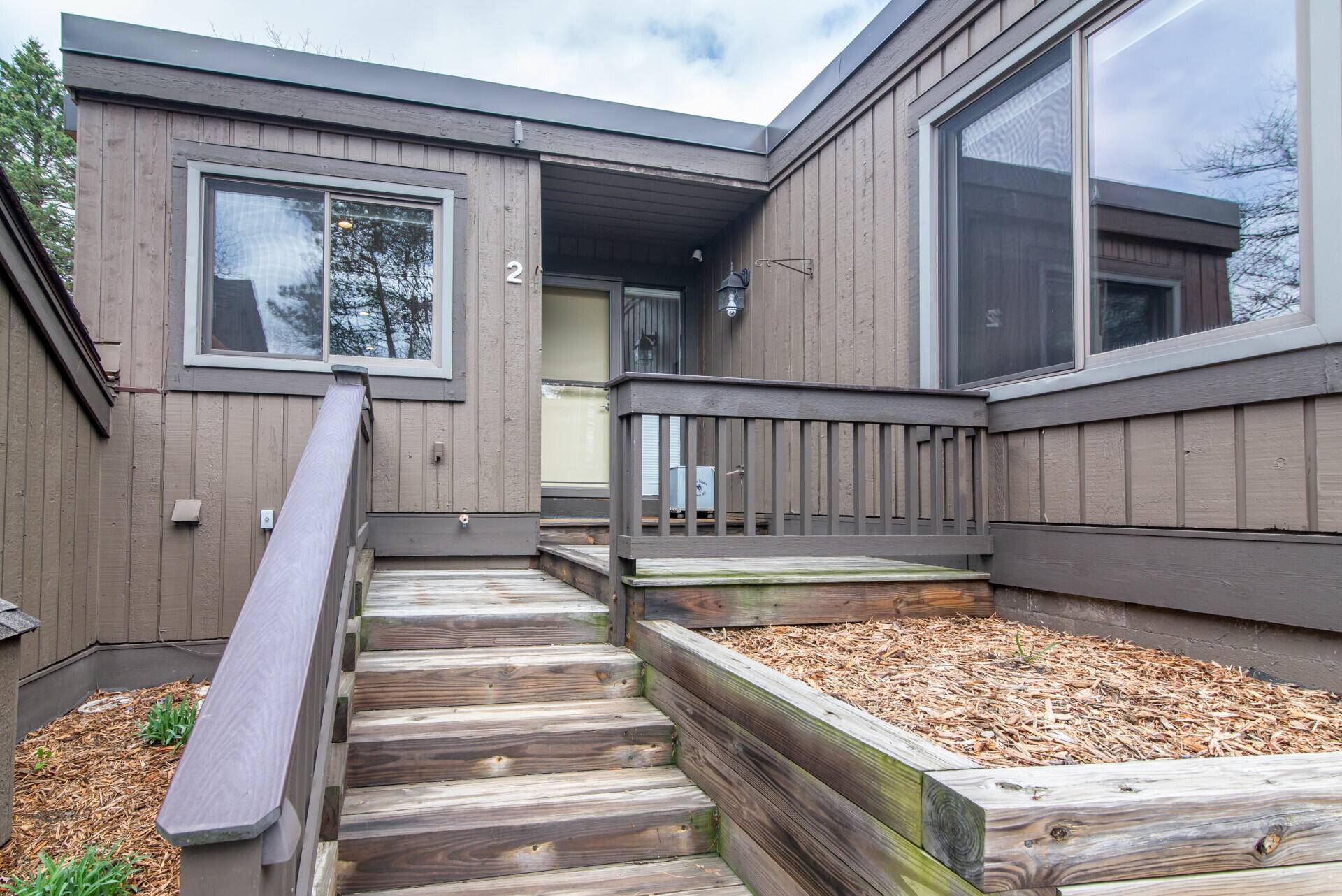 2 Northwick CT, Ann Arbor, MI 48105