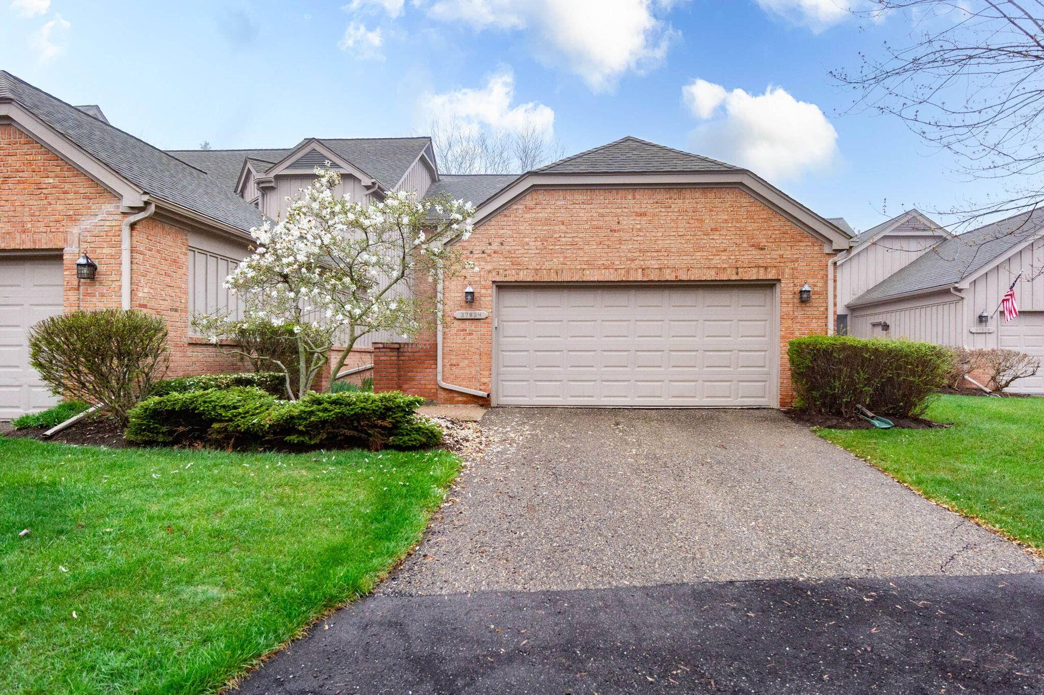 37834 Siena DR, Farmington Hills, MI 48331