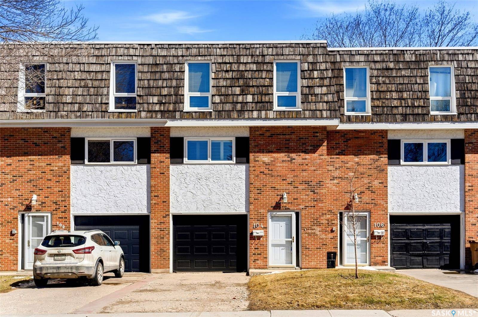 104 Lockwood ROAD, Regina, SK S4S 3G2