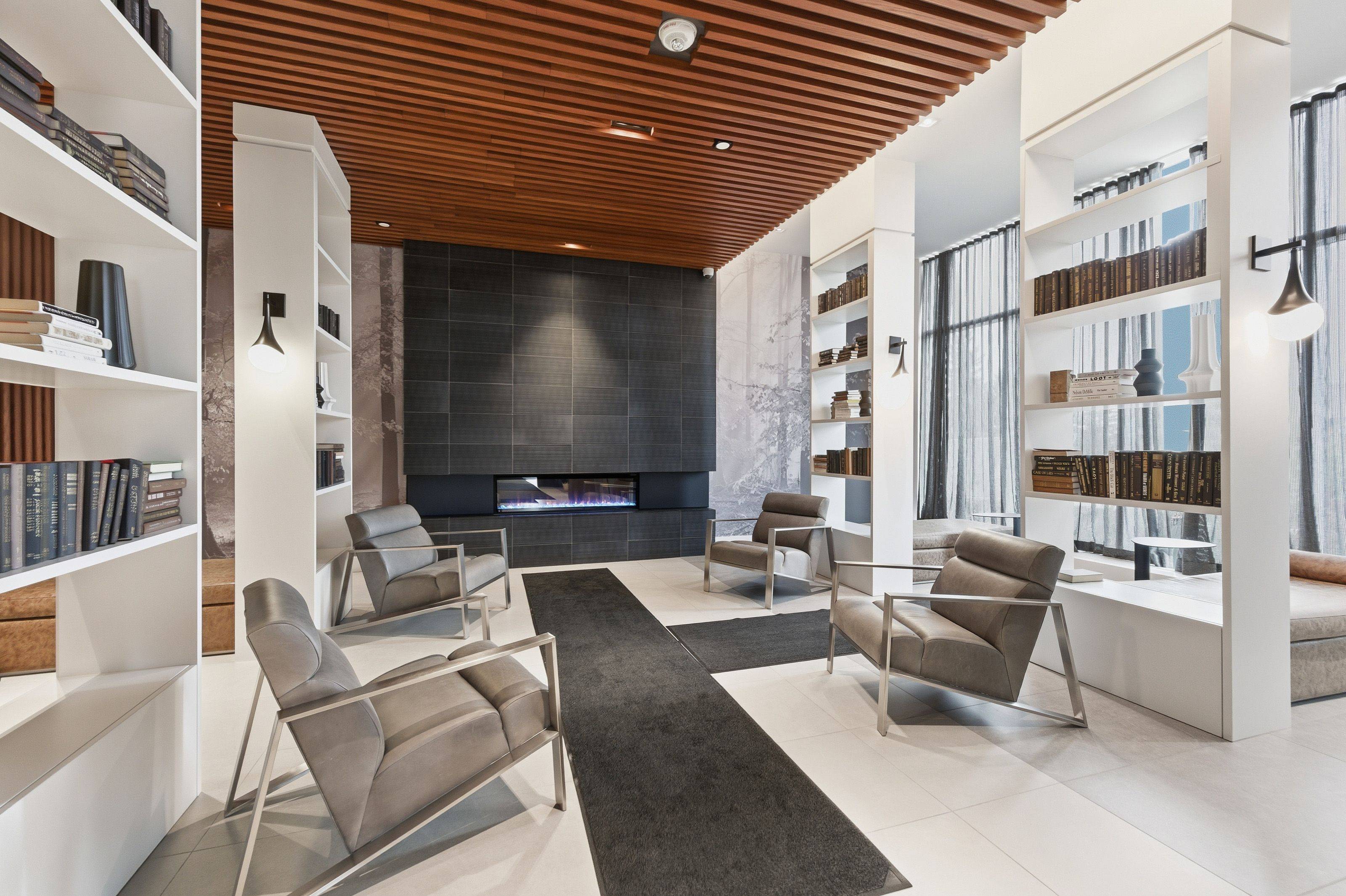 297 Oak Walk DR #314, Oakville, ON L6H 3R6