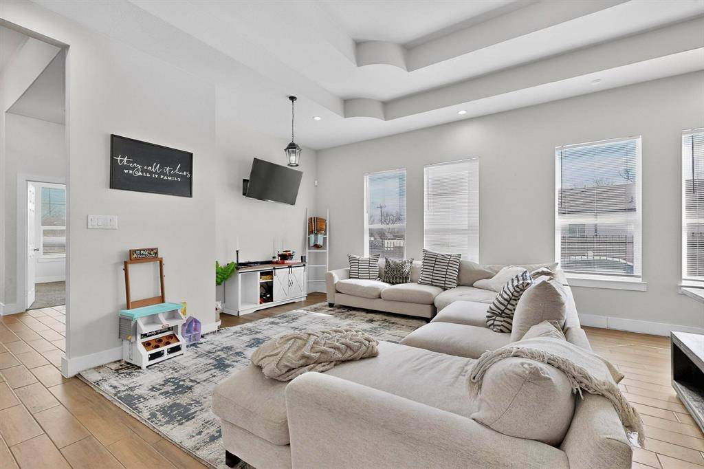 2015 Volga Avenue, Dallas, TX 75216