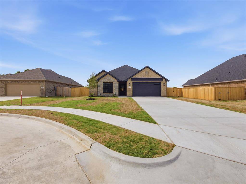 209 Alice Court, Grand Prairie, TX 75051