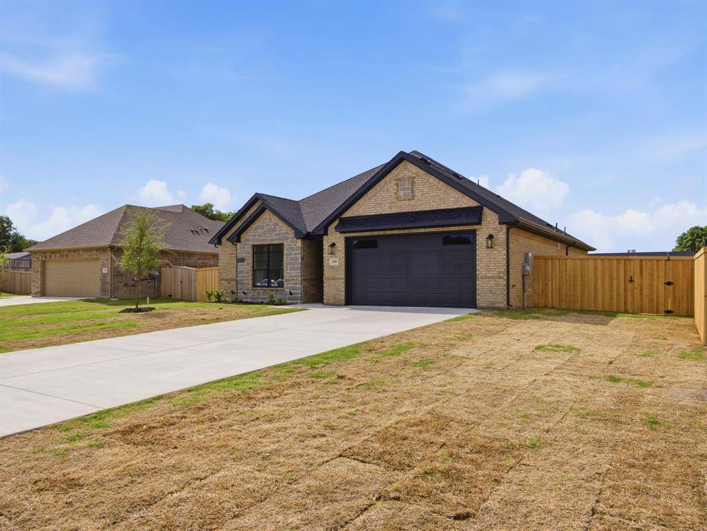 209 Alice Court, Grand Prairie, TX 75051