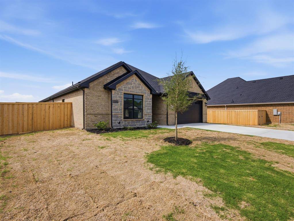 209 Alice Court, Grand Prairie, TX 75051