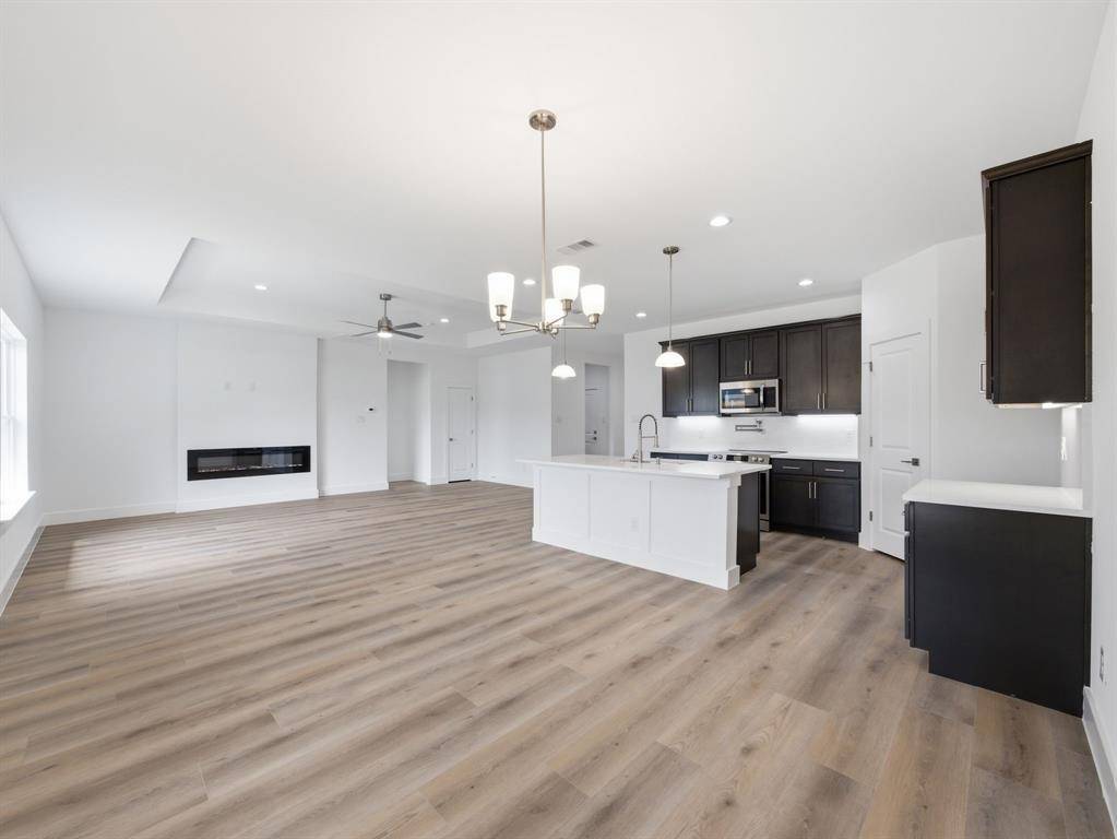 209 Alice Court, Grand Prairie, TX 75051