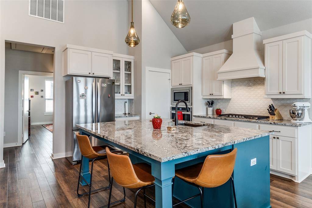 2220 Rook Drive, Dallas, TX 75211