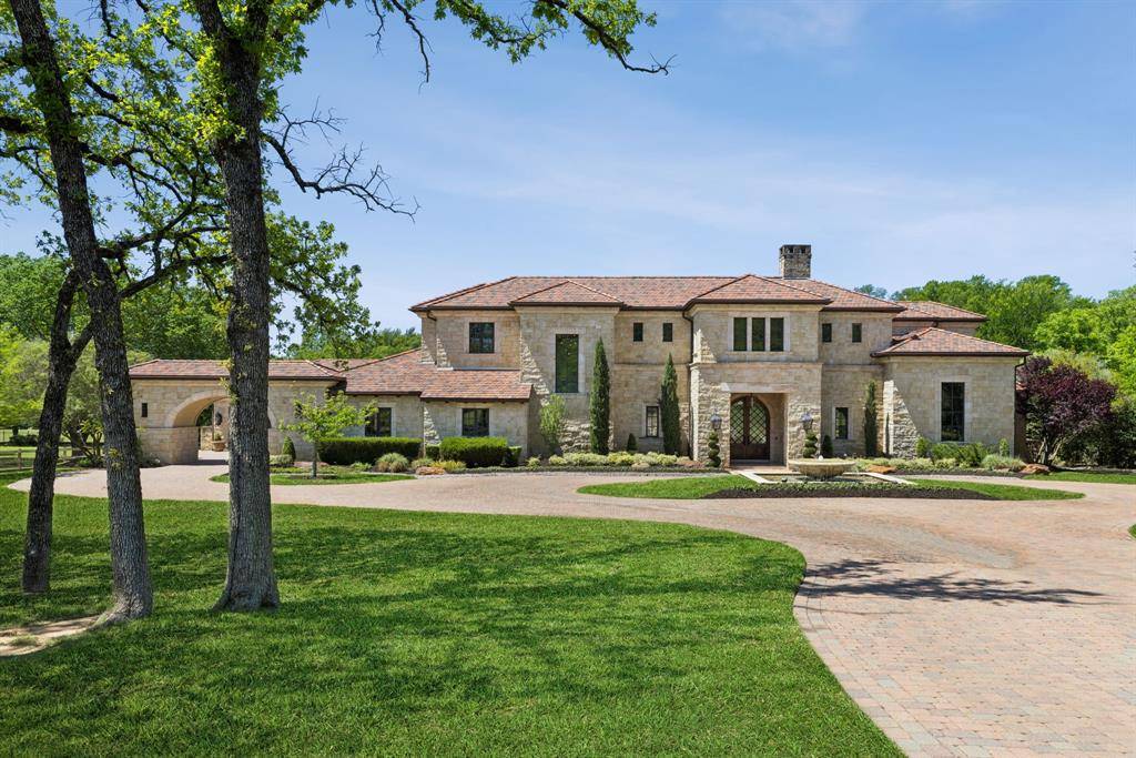 690 S Peytonville Avenue, Southlake, TX 76092