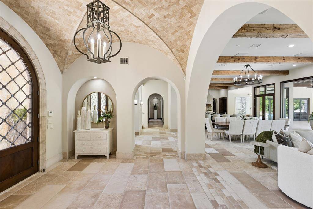 690 S Peytonville Avenue, Southlake, TX 76092