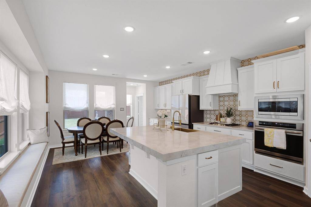 3504 Sweet Grass Drive, Aubrey, TX 76227