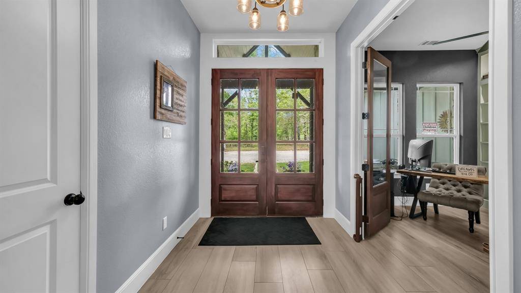 1098 Paradise Parkway, Poolville, TX 76487