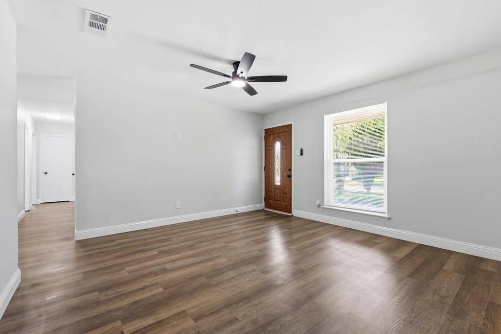 306 Baron Place, Grand Prairie, TX 75051