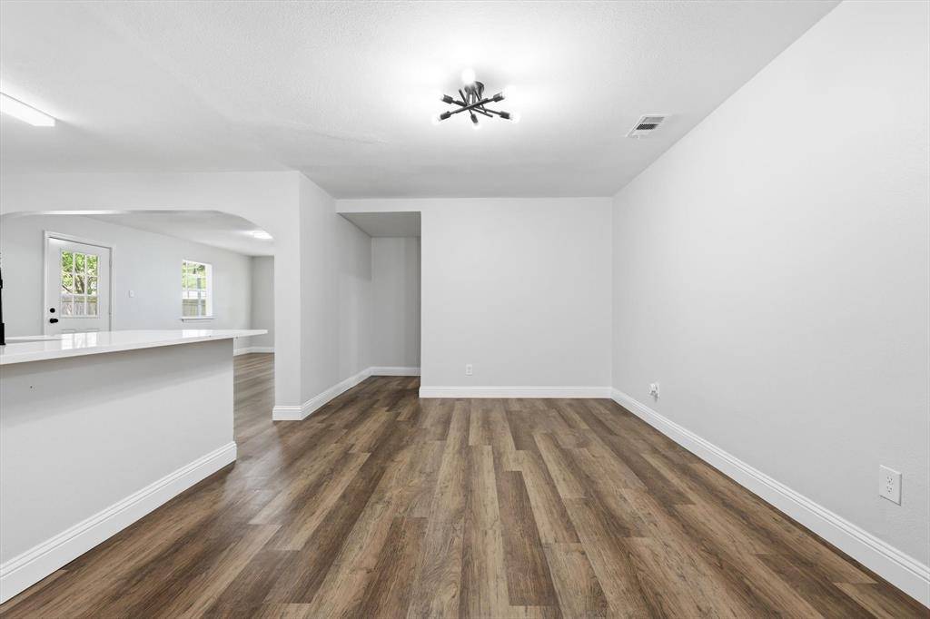 306 Baron Place, Grand Prairie, TX 75051