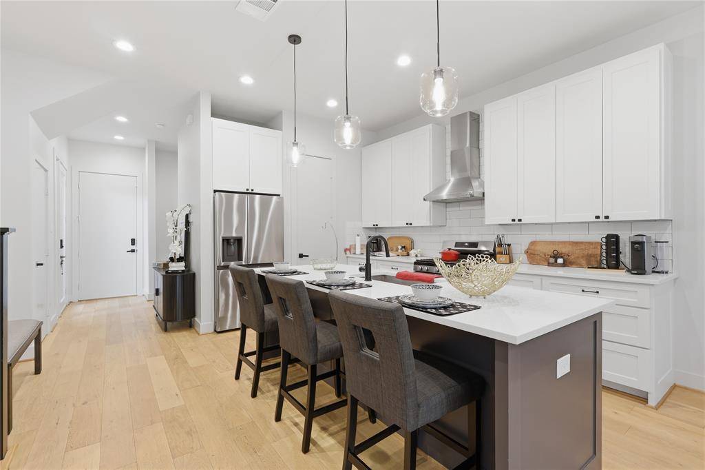 1005 Mount Auburn Avenue, Dallas, TX 75223