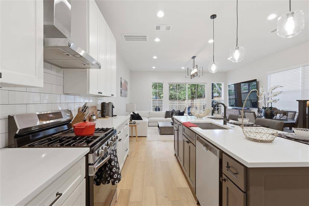 1005 Mount Auburn Avenue, Dallas, TX 75223