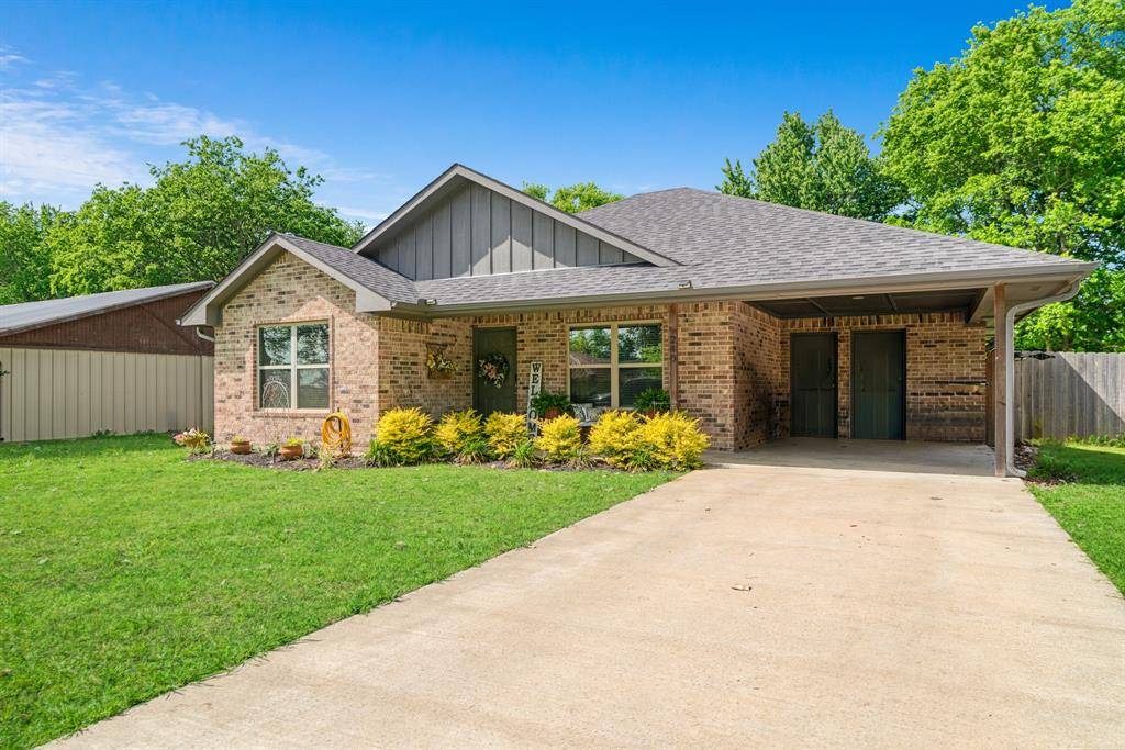 240 Elizabeth Lane, Blossom, TX 75416