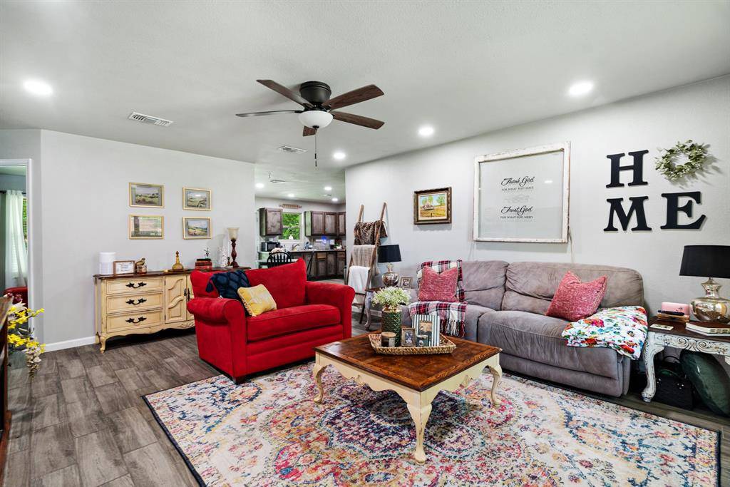 240 Elizabeth Lane, Blossom, TX 75416