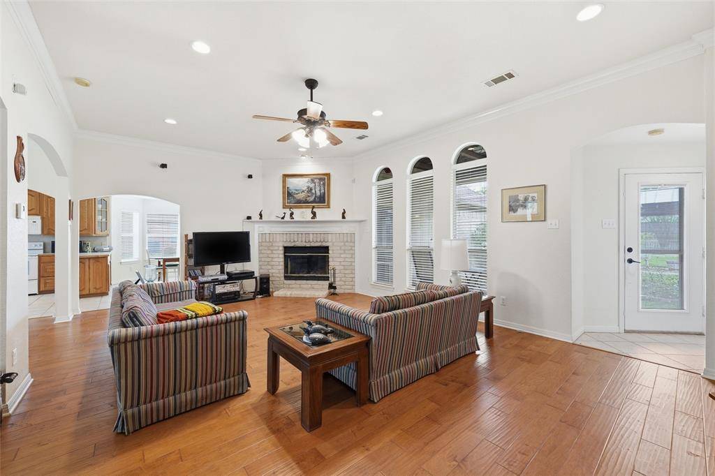 1681 W Tate Avenue, Robinson, TX 76706