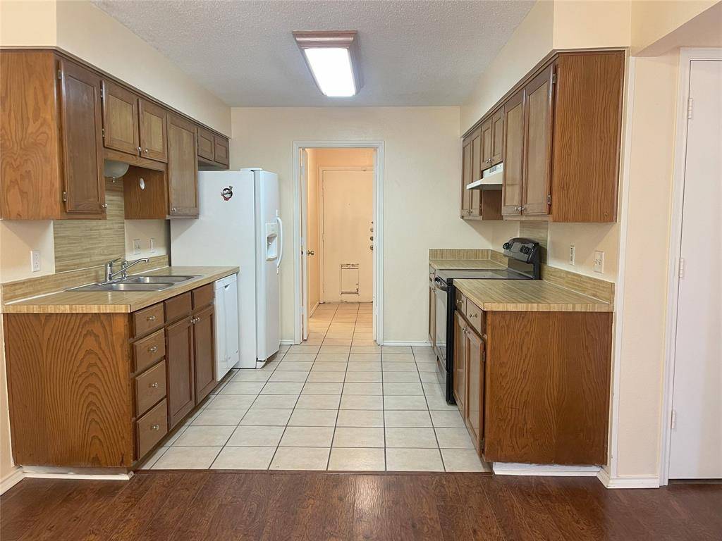 5719 Red Cactus Court, Arlington, TX 76017