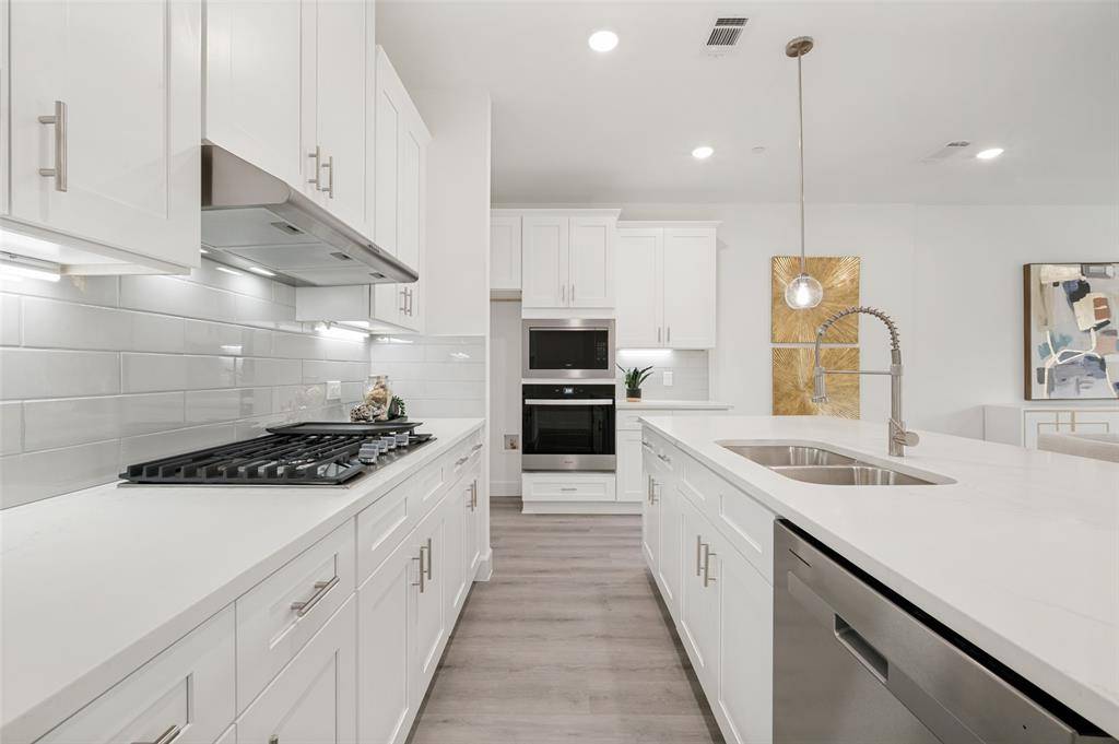 5609 Woodlands Drive, The Colony, TX 75056