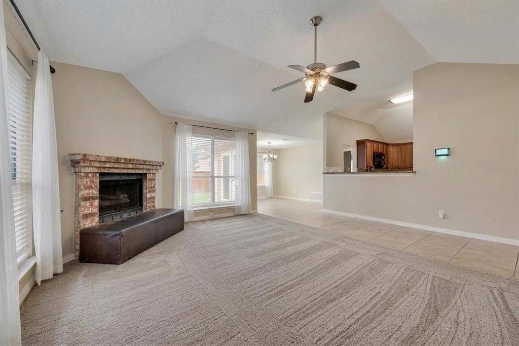 4958 Briar Oaks Lane, Grand Prairie, TX 75052