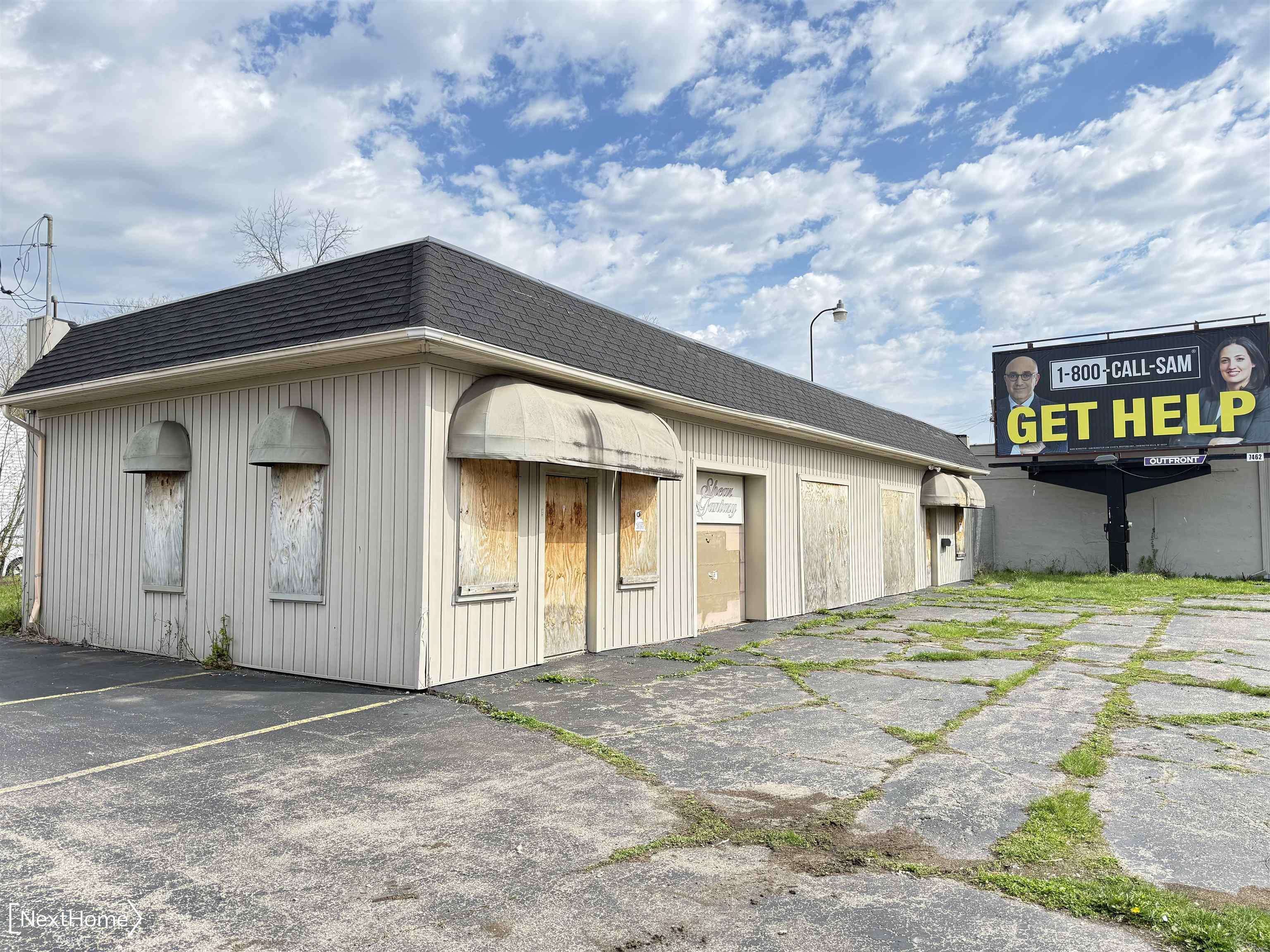 3401 Fenton RD, Flint, MI 48507