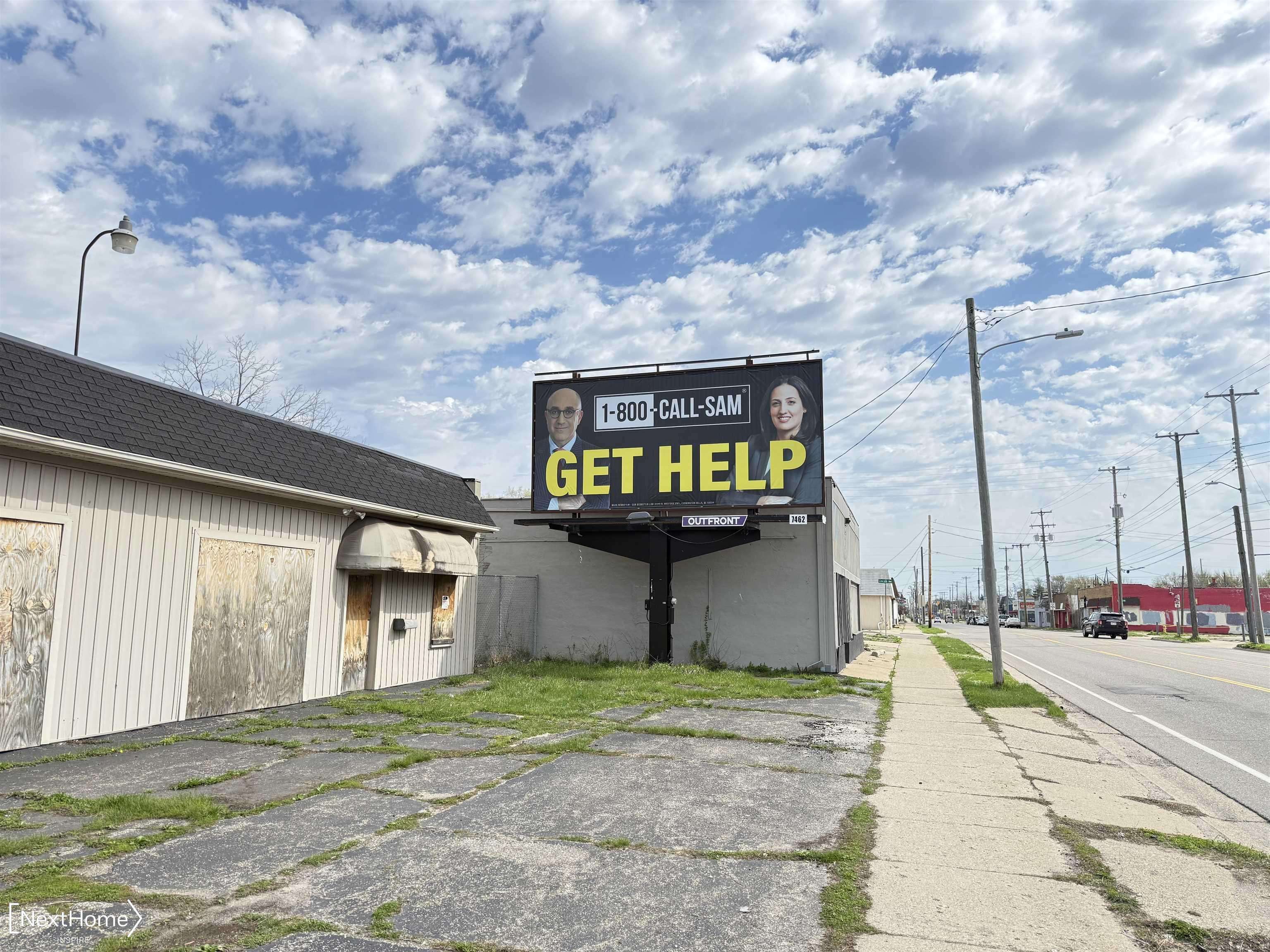 3401 Fenton RD, Flint, MI 48507