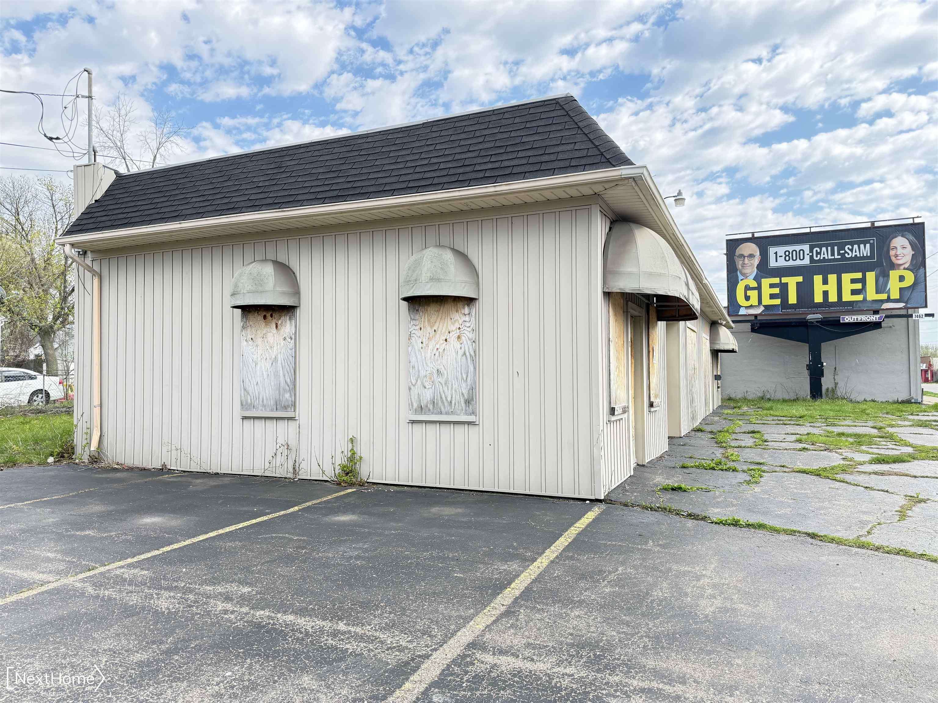 3401 Fenton RD, Flint, MI 48507