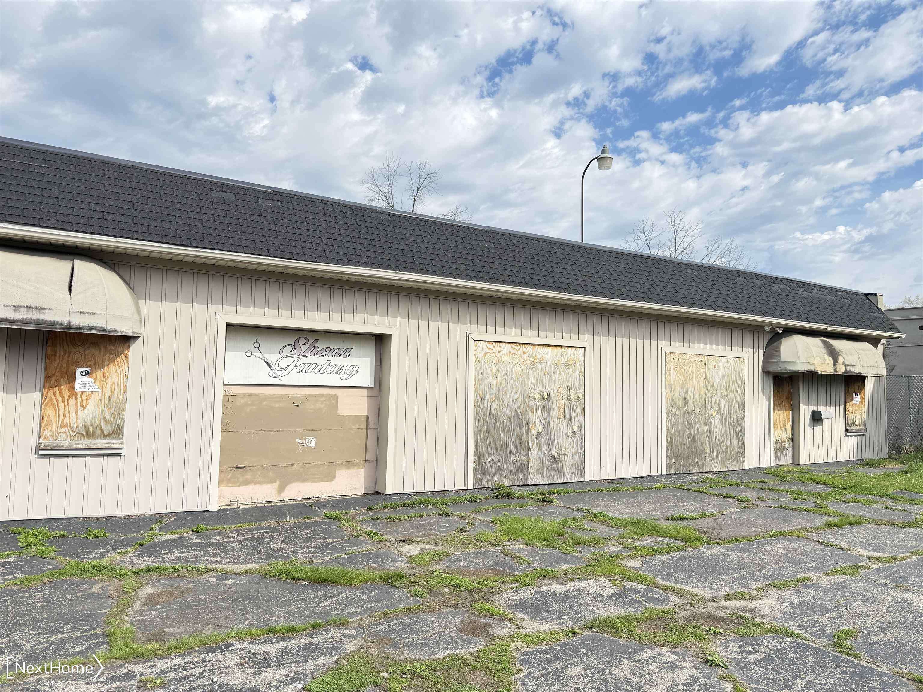 3401 Fenton RD, Flint, MI 48507