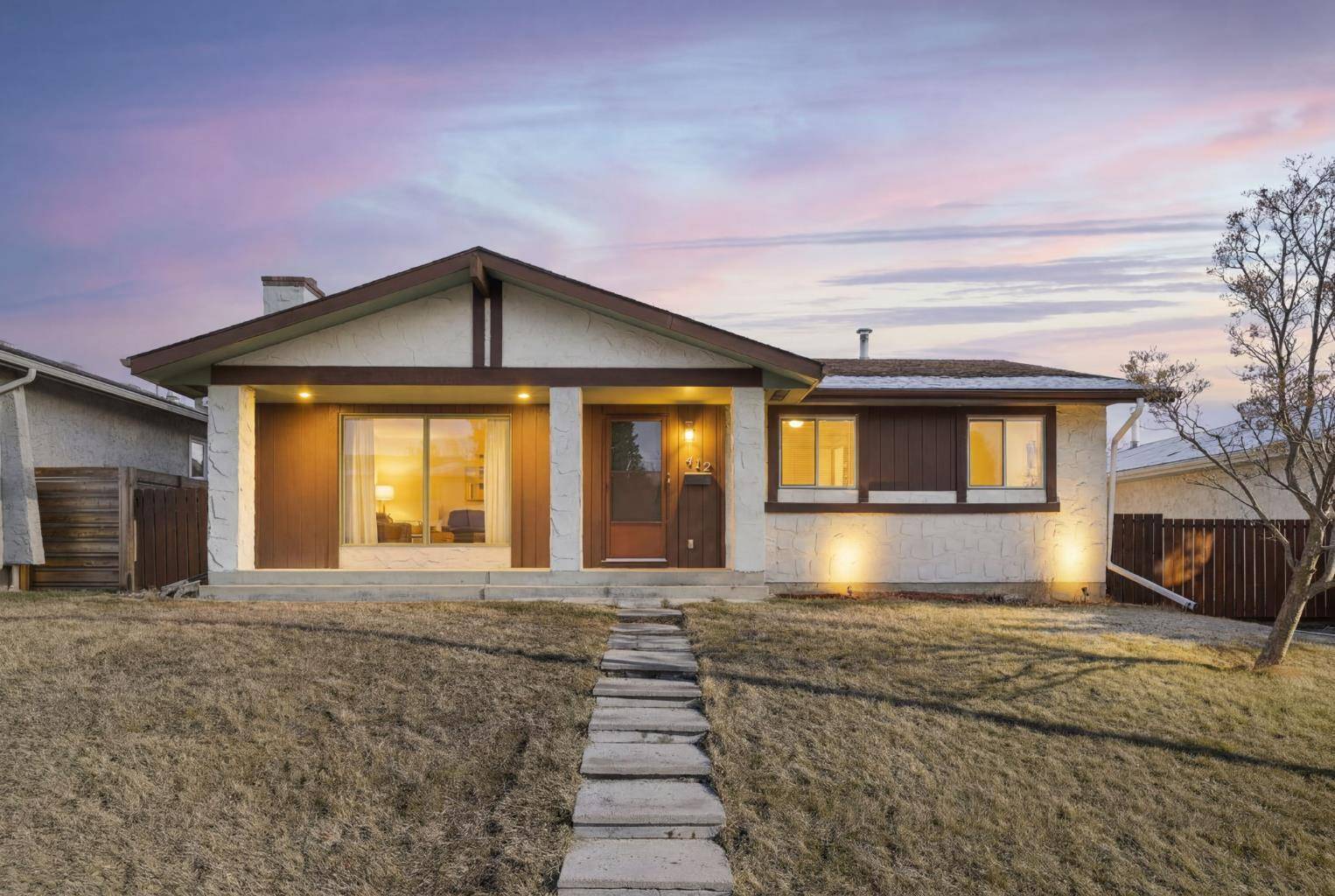 472 Cedarpark DR SW, Calgary, AB T2W 2J7