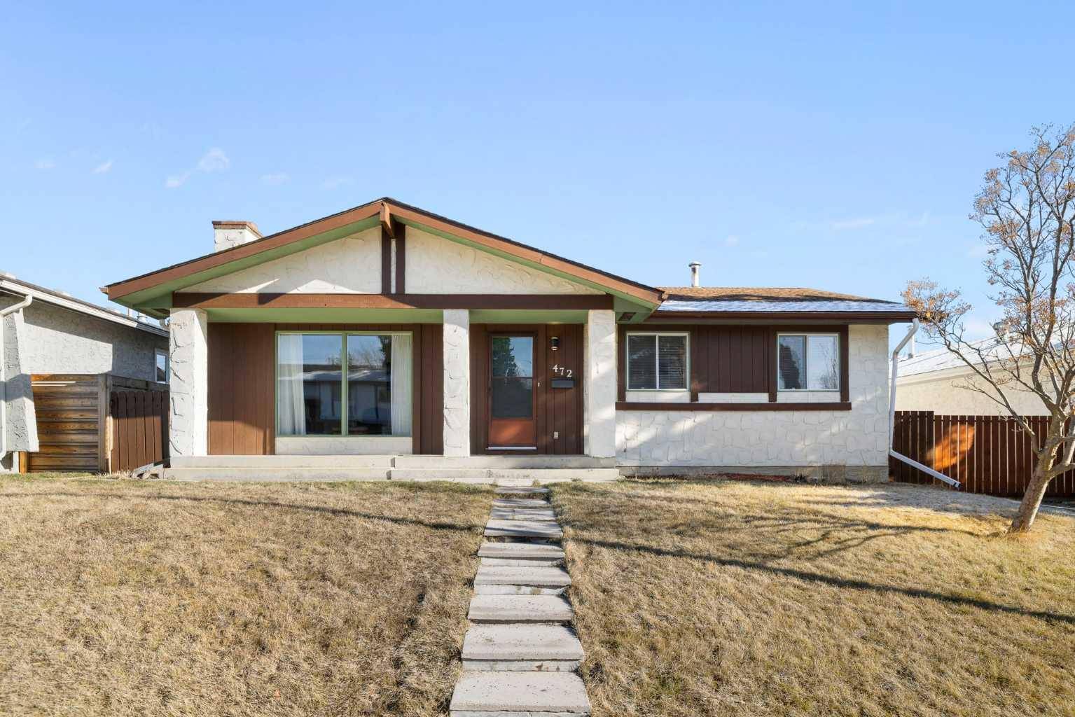 472 Cedarpark DR SW, Calgary, AB T2W 2J7