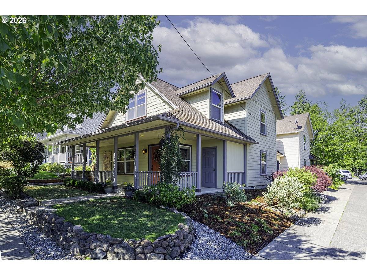 923 BELLVIEW AVE, Ashland, OR 97520