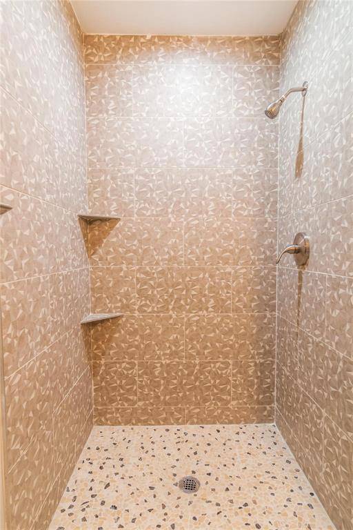 309 S Holiday Drive, Grand Prairie, TX 75052