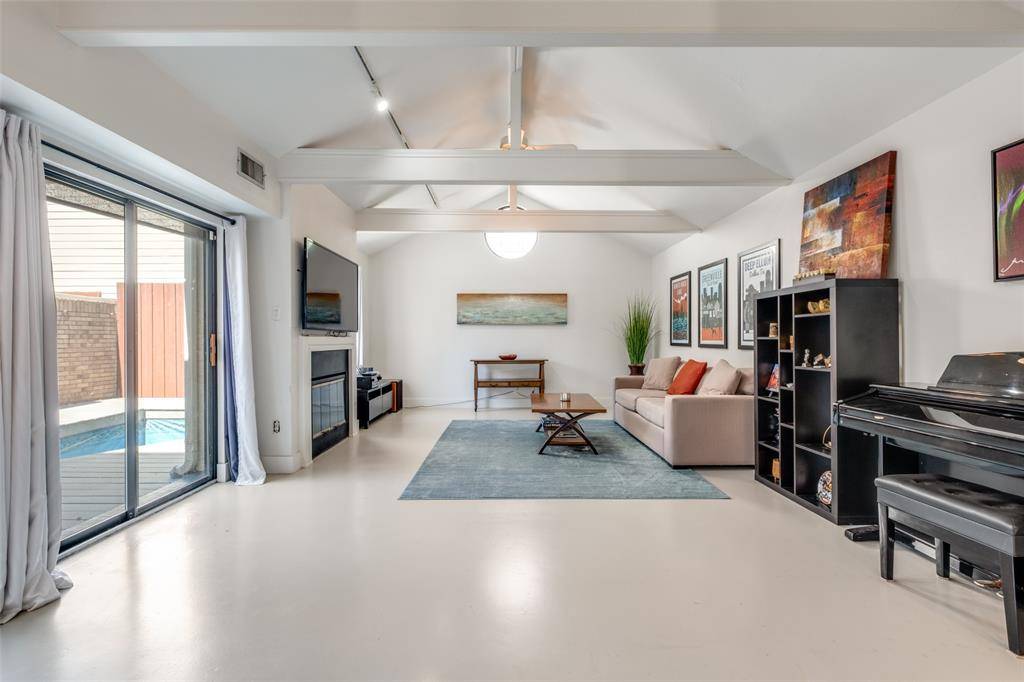 2852 Lee Street, Dallas, TX 75206