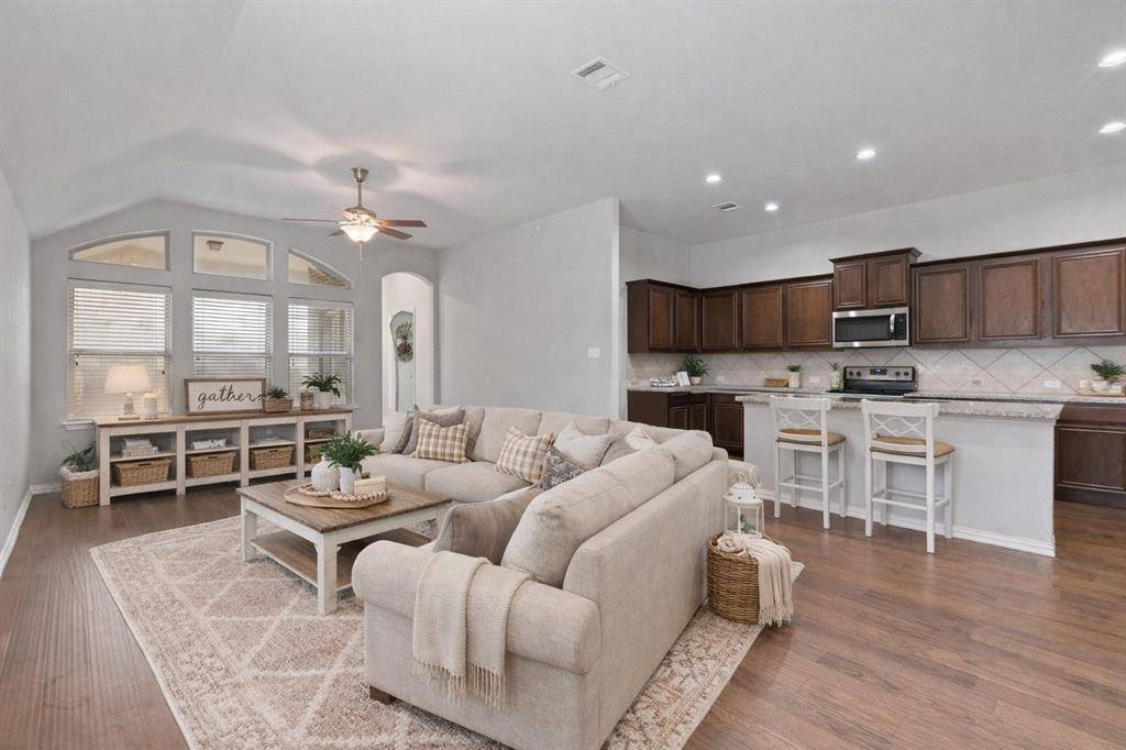 466 Rockaway Drive, Midlothian, TX 76065