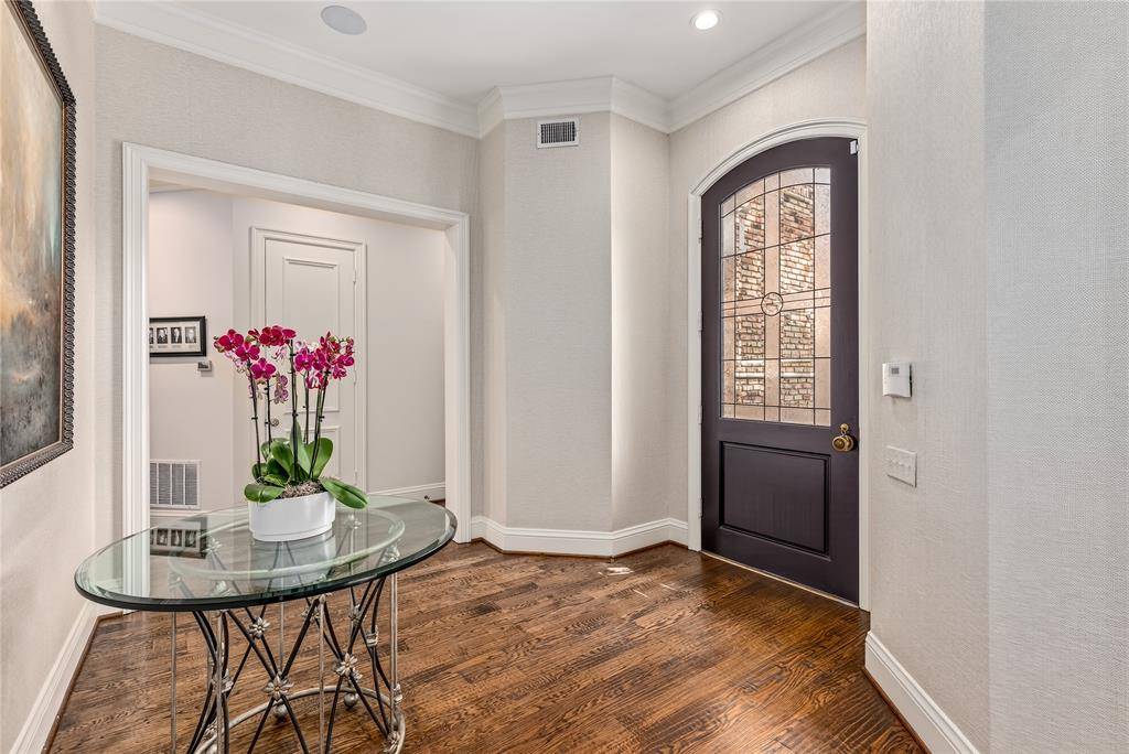 31 Stonecourt Drive, Dallas, TX 75225