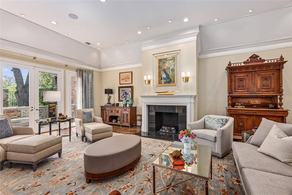 31 Stonecourt Drive, Dallas, TX 75225