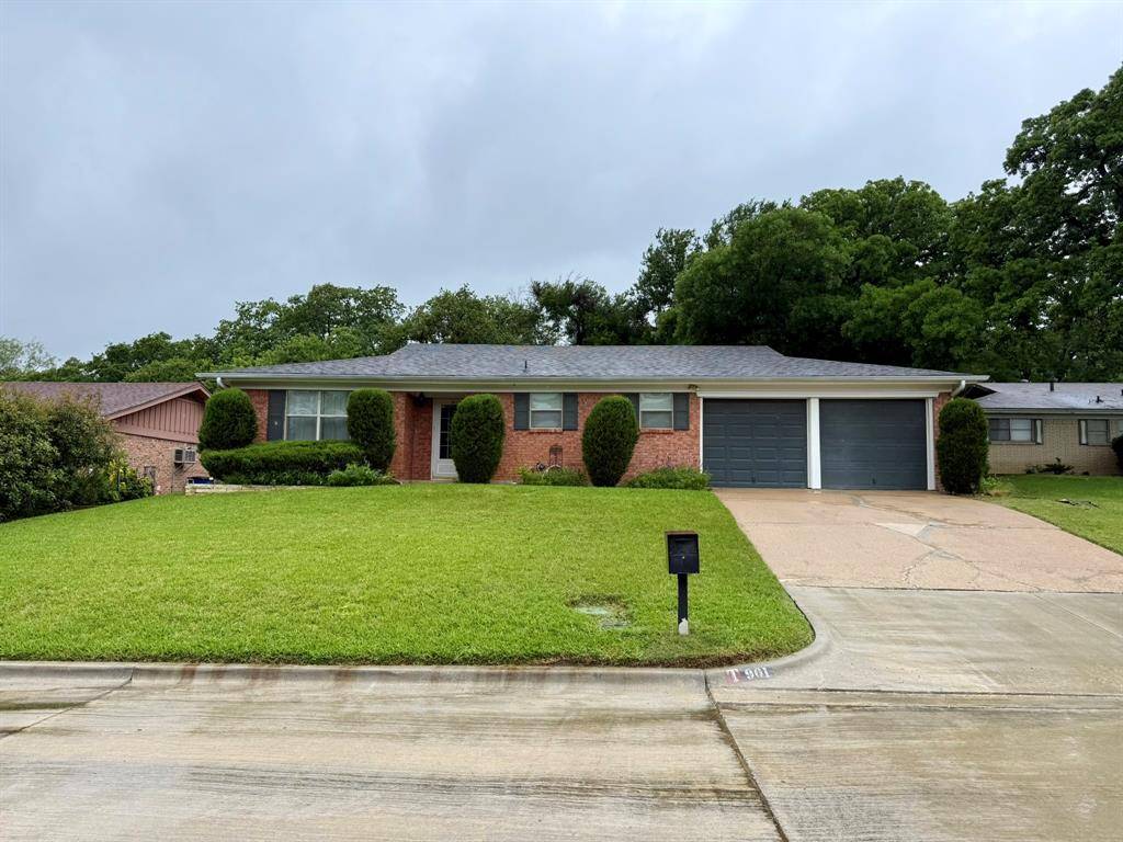 901 Gregory Avenue, Bedford, TX 76022