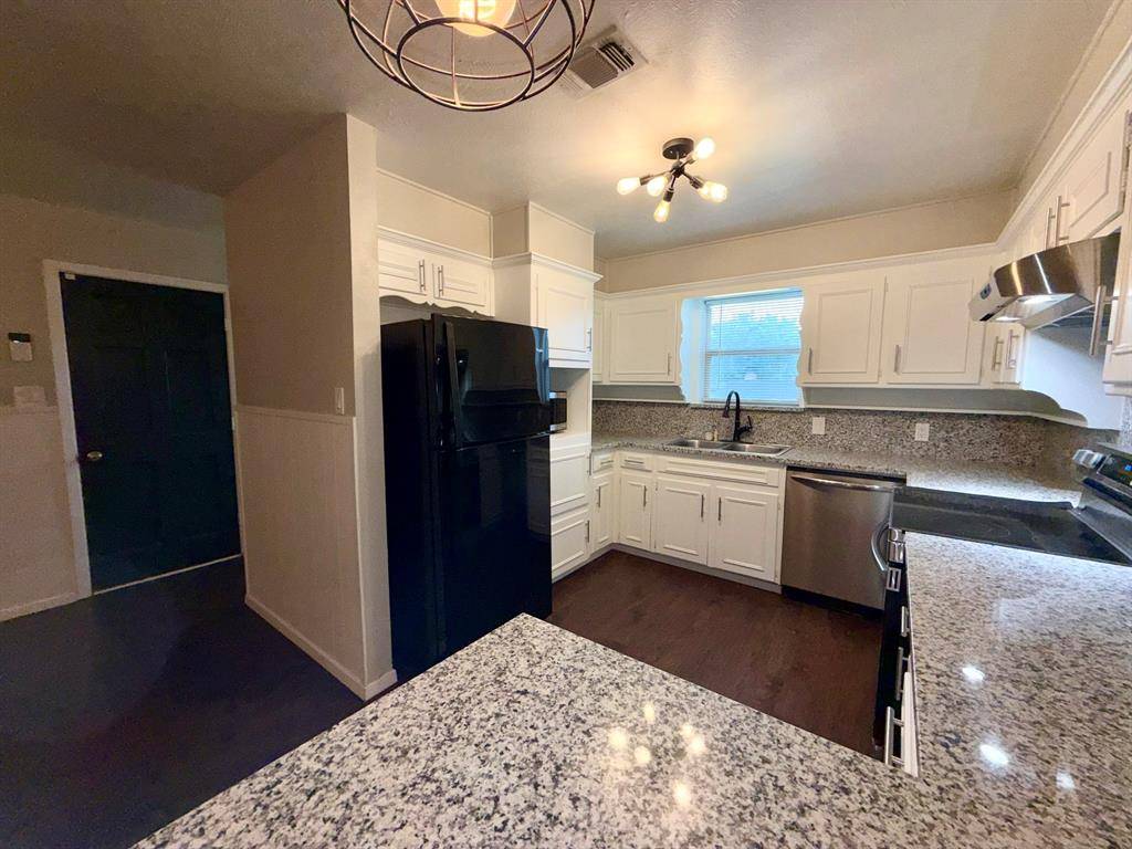 901 Gregory Avenue, Bedford, TX 76022