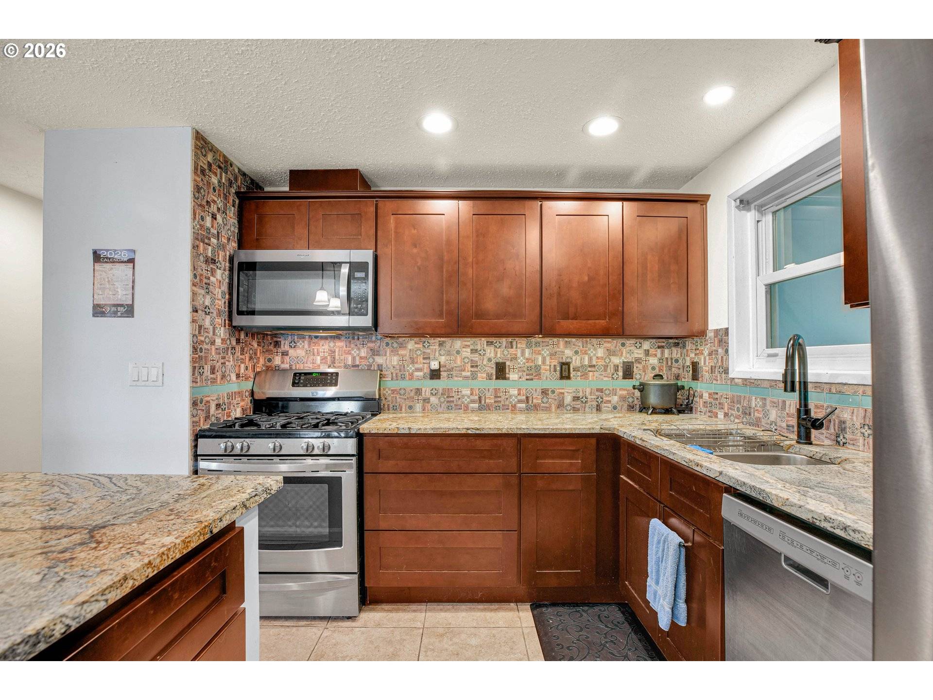 1550 RAINIER RD, Woodburn, OR 97071