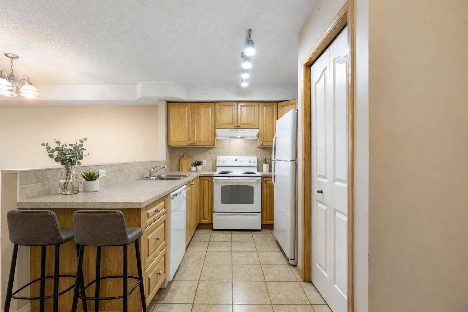 92 Saddletree CT NE #311, Calgary, AB T3J 0K9