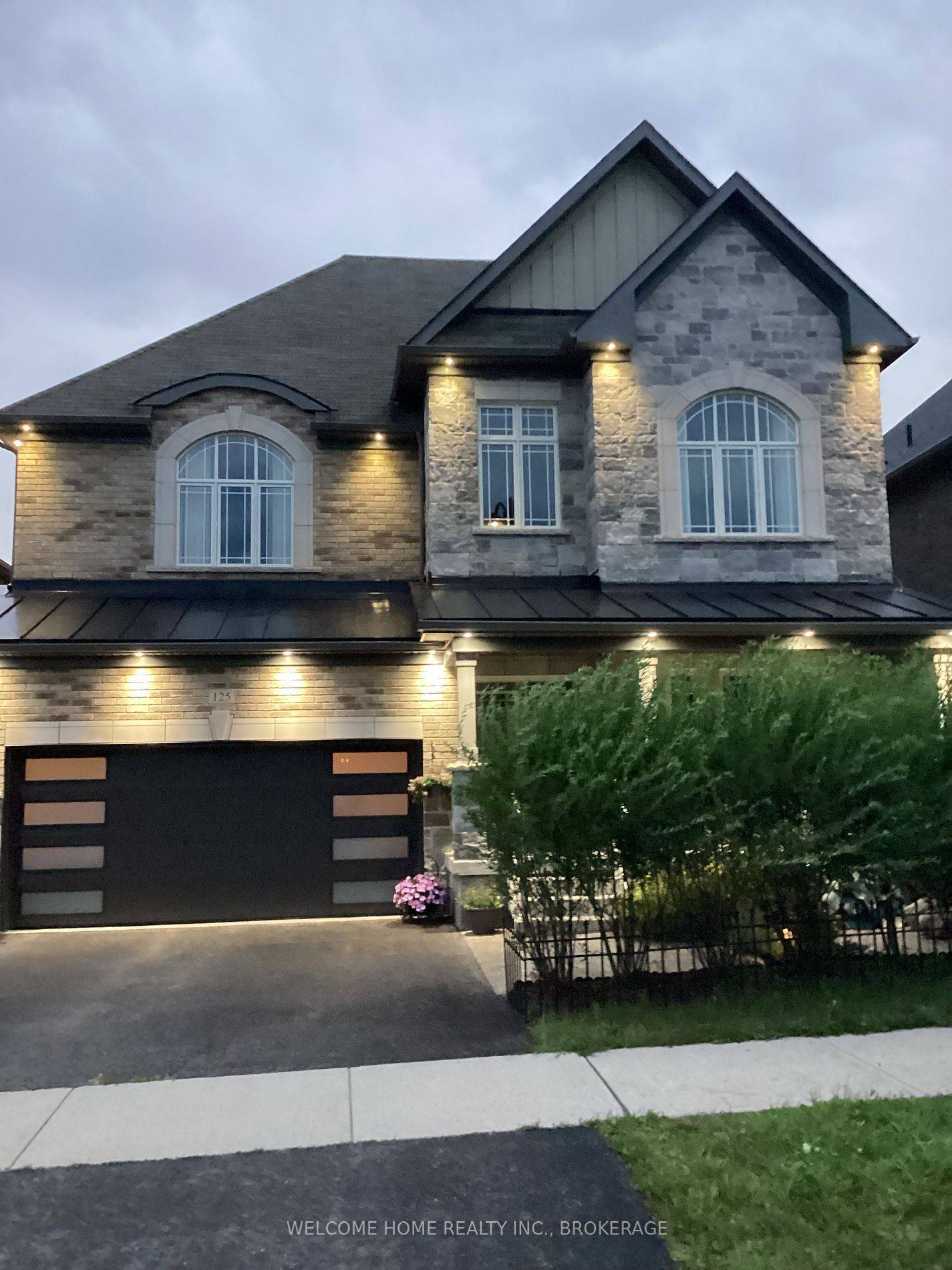 125 Gardiner DR N, Bradford West Gwillimbury, ON L3Z 0J6